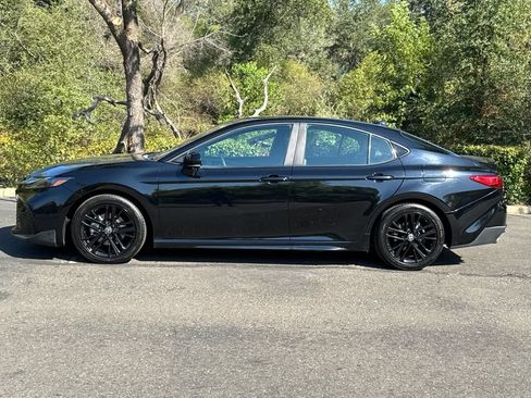 Used 2025 Toyota Camry SE w/ Convenience Package FWD image 8