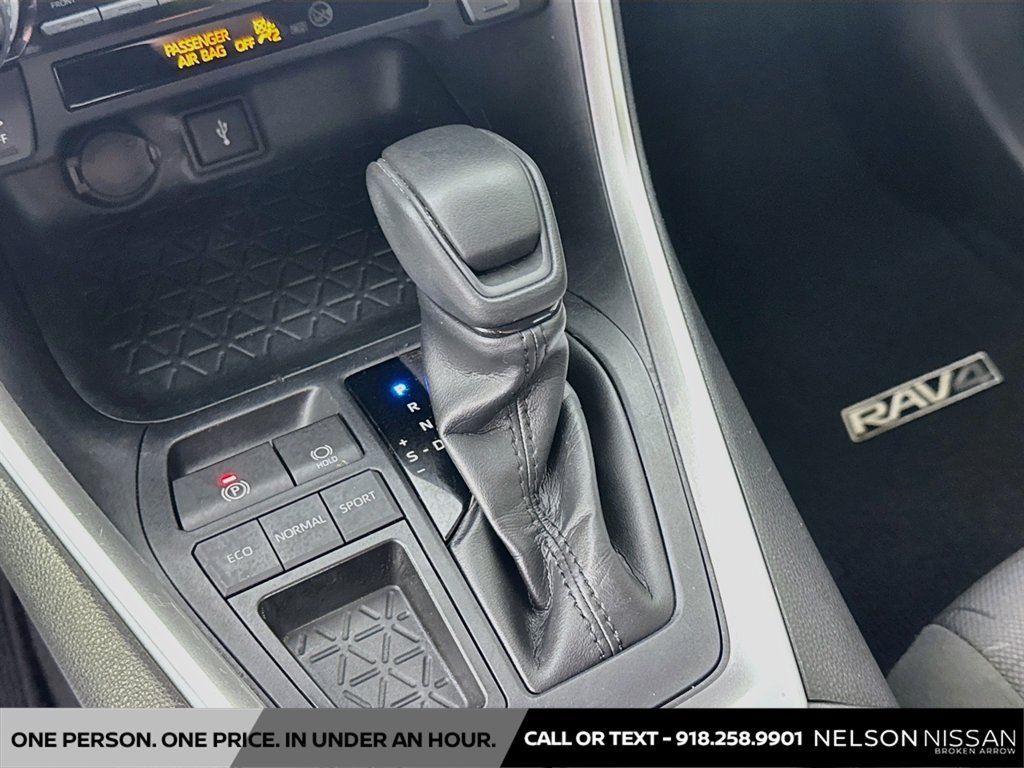 Used 2020 Toyota RAV4 XLE FWD image 16
