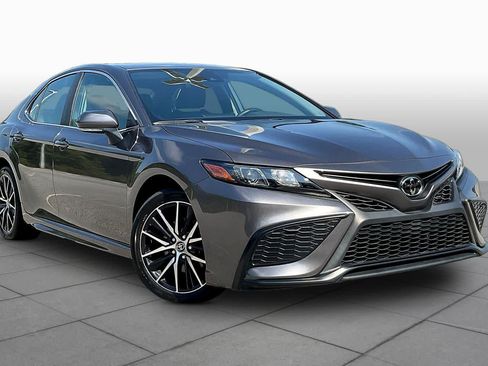 Used 2023 Toyota Camry SE FWD image 3