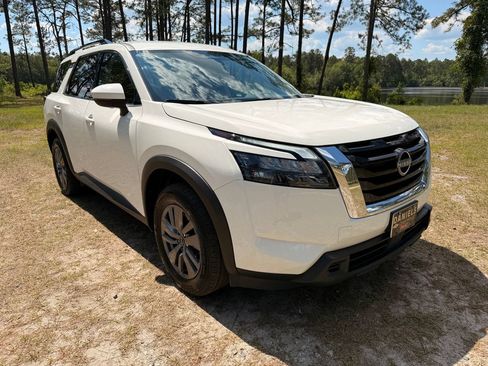 Used 2025 Nissan Pathfinder SV FWD image 7