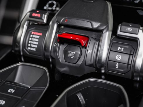 Used 2020 Lamborghini Urus image 41