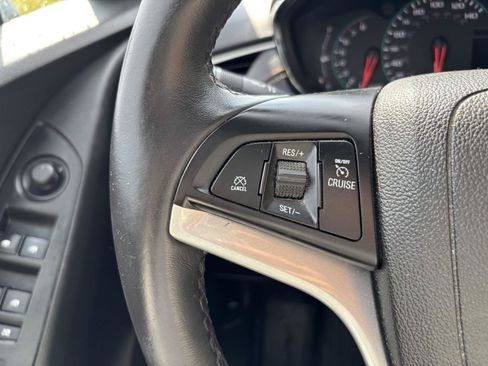 Used 2018 Chevrolet Trax LT w/ Sun & Sound Package AWD/4WD image 17