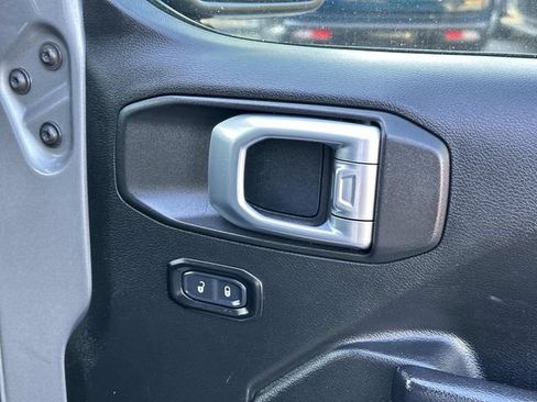 Used 2018 Jeep Wrangler Unlimited Sport S AWD/4WD image 10