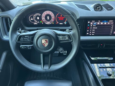 Used 2025 Porsche Cayenne S image 18