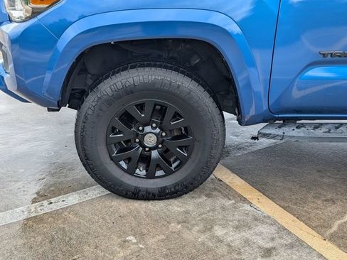 Used 2017 Toyota Tacoma SR5 w/ Tow Package AWD/4WD image 9
