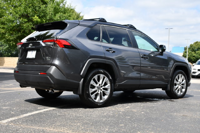 Used 2022 Toyota RAV4 XLE Premium AWD/4WD image 7