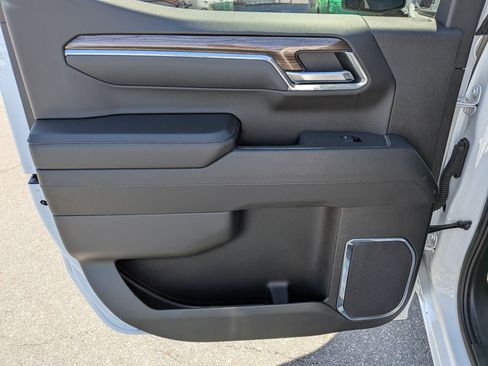 Used 2025 Chevrolet Silverado 1500 LT RWD image 27