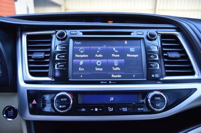 Used 2015 Toyota Highlander XLE FWD image 23