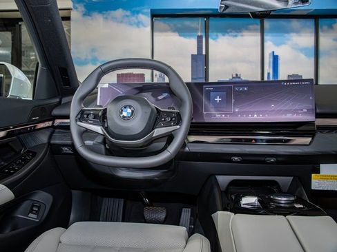 Used 2026 BMW 530i xDrive 530i xDrive w/ Premium Package image 16