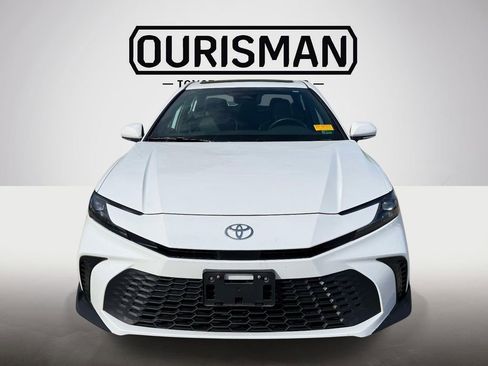 Used 2025 Toyota Camry SE w/ Convenience Package image 2