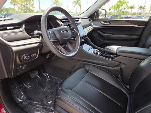 Used 2023 Jeep Grand Cherokee Limited w/ Black Appearance Package AWD/4WD image 29