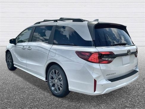 New 2026 Honda Odyssey Touring image 3