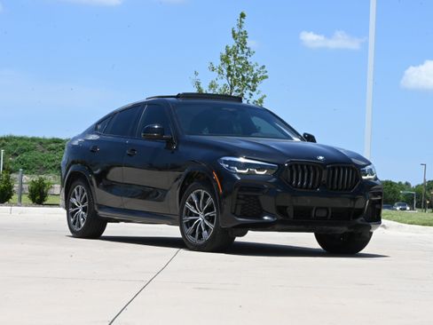 Used 2022 BMW X6 M50i AWD/4WD image 2