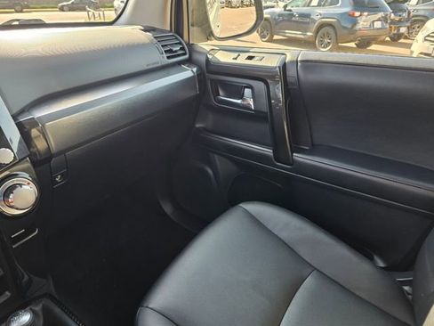 Used 2022 Toyota 4Runner TRD Off-Road Premium AWD/4WD image 37