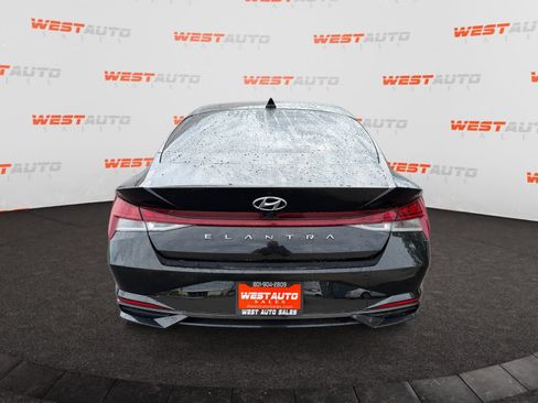 Used 2022 Hyundai Elantra SEL w/ Convenience + Premium Package FWD image 4