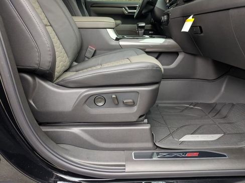 New 2026 Chevrolet Silverado 1500 ZR2 w/ Dark Appearance Package image 38