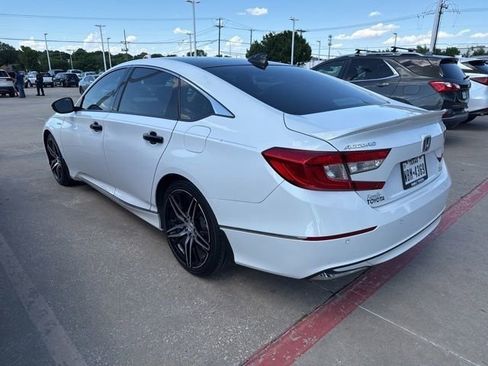 Used 2021 Honda Accord Touring image 6