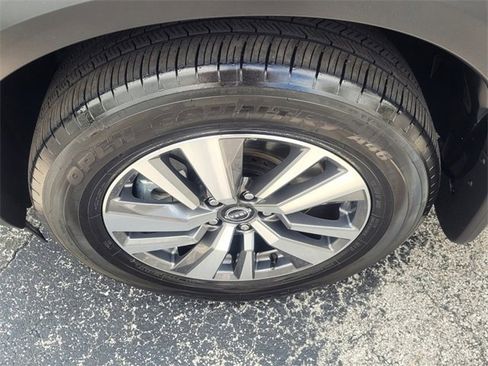 Used 2024 Nissan Pathfinder SL image 3