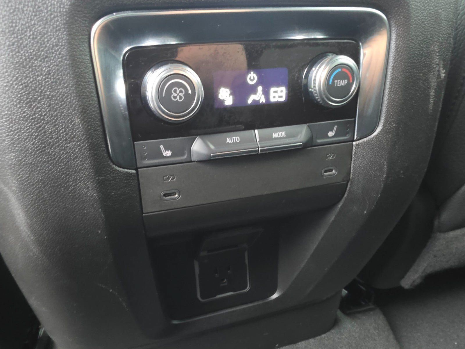 Used 2025 GMC Yukon Denali AWD/4WD image 29