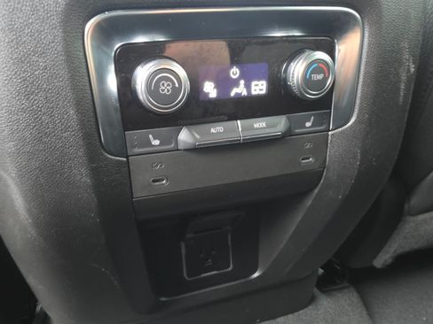 Used 2025 GMC Yukon Denali AWD/4WD image 29