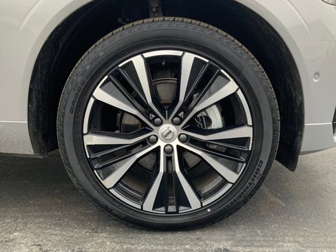 Used 2025 Volvo XC60 B5 Plus image 25