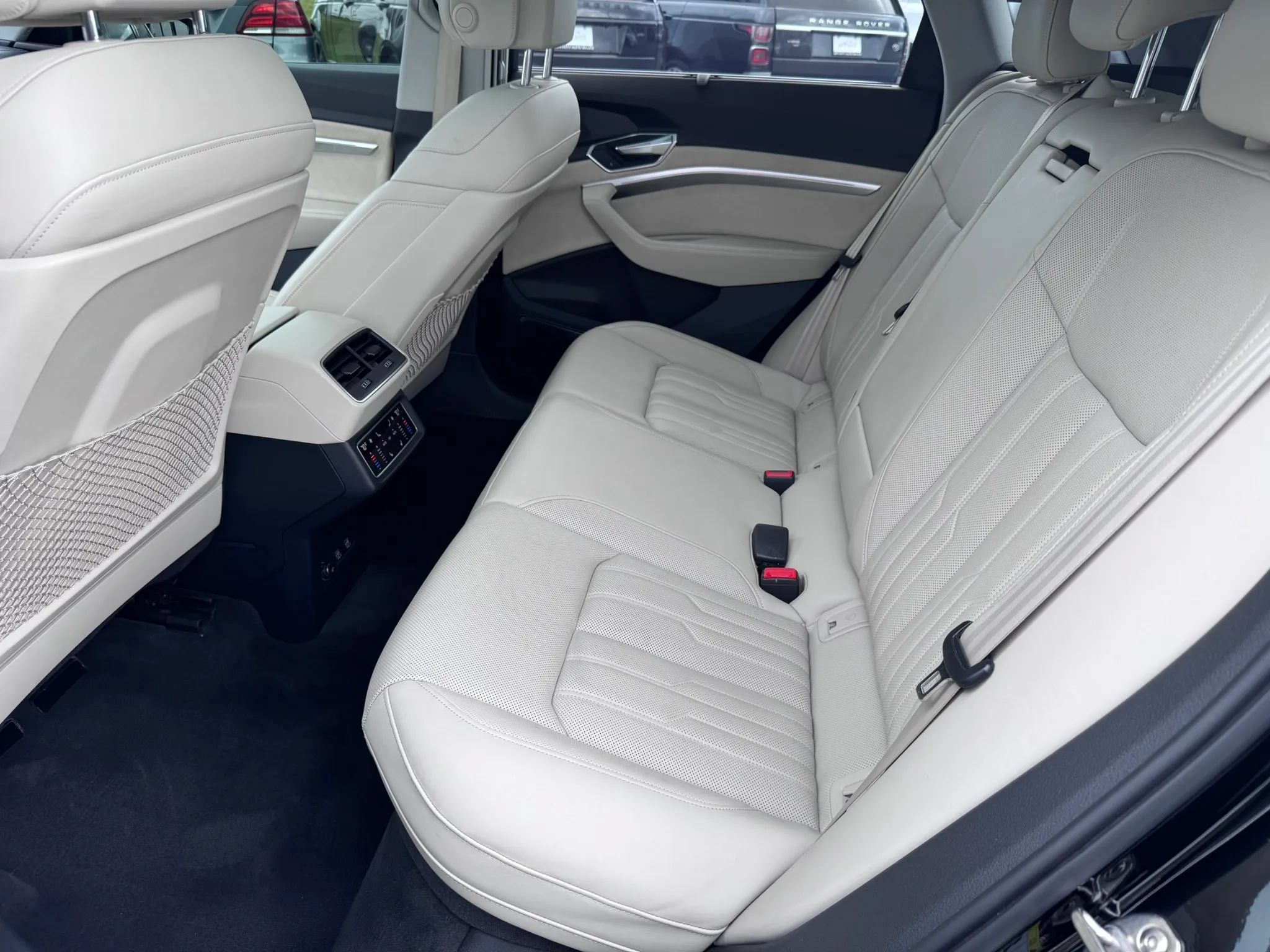 Used 2019 Audi e-tron Prestige w/ Prestige Package AWD/4WD image 34