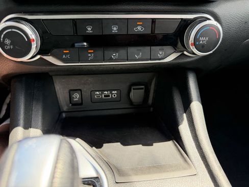 Used 2024 Nissan Sentra SV FWD image 54