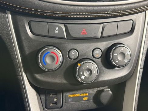 Used 2020 Chevrolet Trax LT w/ LT Convenience Package image 34