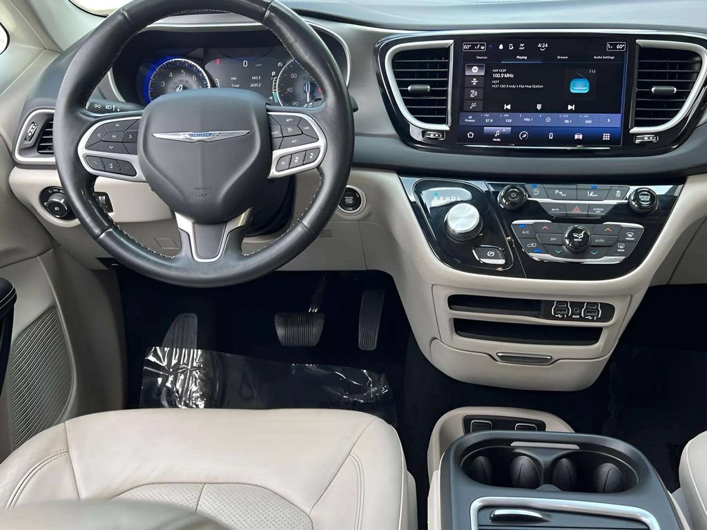 Used 2021 Chrysler Pacifica Touring-L FWD image 7