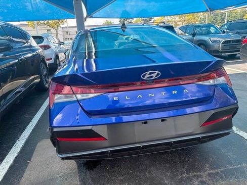 Used 2024 Hyundai Elantra SEL w/ Convenience Package FWD image 6