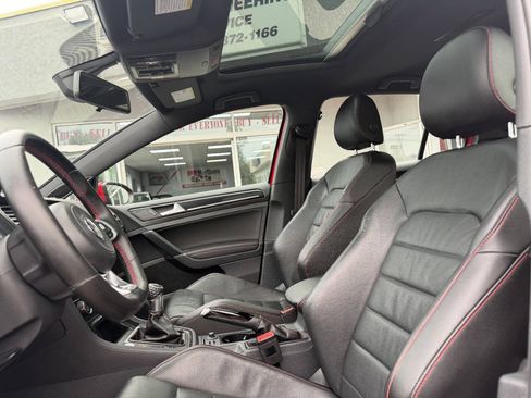 Used 2017 Volkswagen GTI SE FWD image 19