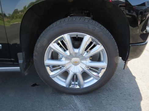 Used 2025 Chevrolet Silverado 1500 High Country w/ High Country Premium Package AWD/4WD image 11