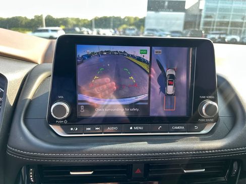 Used 2023 Nissan Rogue SL FWD image 21