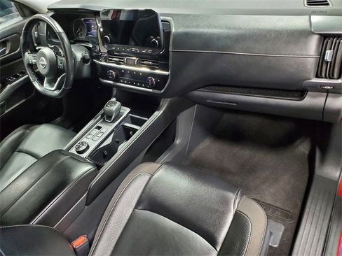 Used 2023 Nissan Pathfinder SL w/ Black Appearance Package image 15