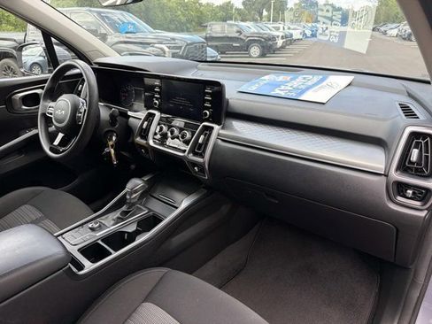 Used 2023 Kia Sorento LX FWD image 17
