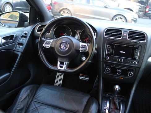 Used 2012 Volkswagen GTI 4-Door image 9