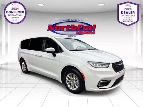 Used 2023 Chrysler Pacifica Touring-L FWD image 1