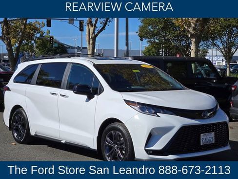 Used 2025 Toyota Sienna XSE image 8