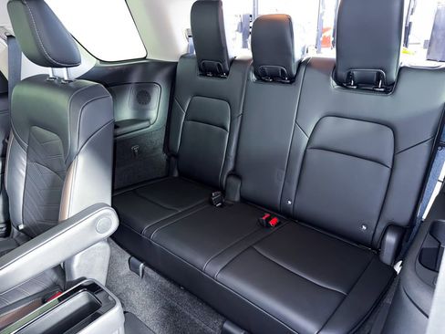 Used 2022 Nissan Pathfinder Platinum w/ Cargo Package image 42