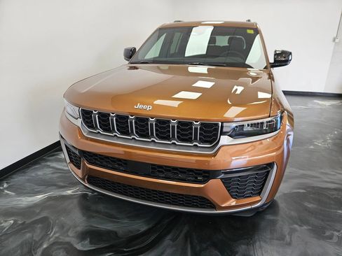 New 2026 Jeep Grand Cherokee L Limited AWD/4WD image 4