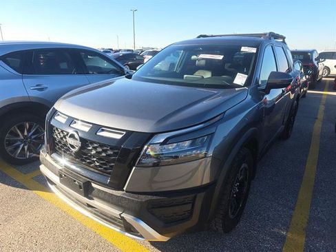 Used 2025 Nissan Pathfinder Rock Creek image 37