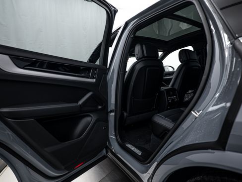 Certified 2026 Porsche Cayenne AWD/4WD image 22