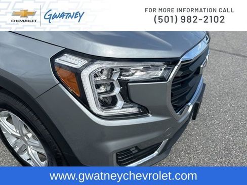 Used 2023 GMC Terrain SLE w/ Driver Convenience Package image 13