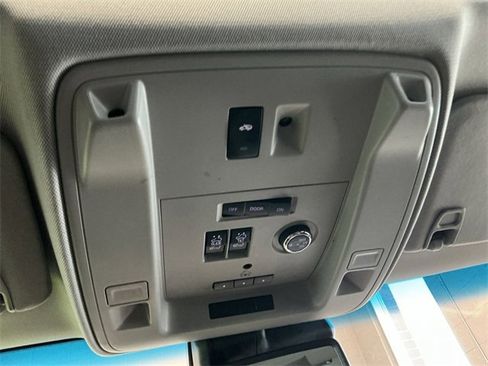 Used 2020 GMC Yukon Denali image 28