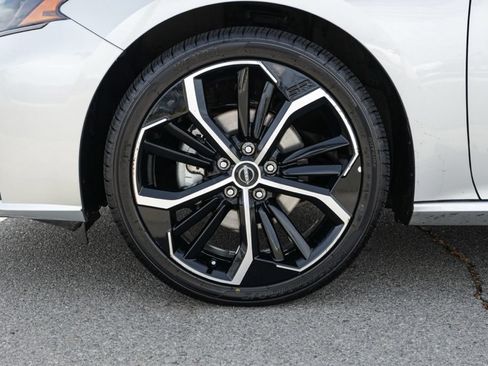 Used 2024 Nissan Altima 2.5 SR FWD image 12