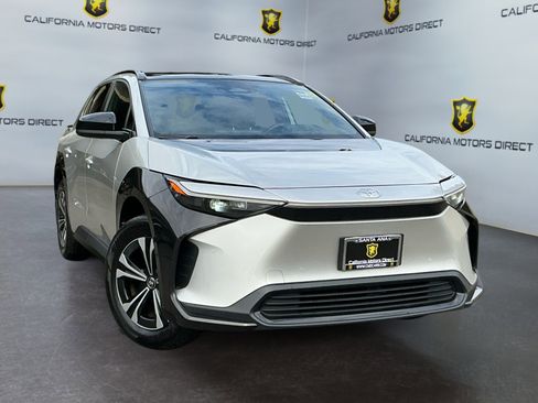 Used 2023 Toyota bZ4X XLE w/ Weather Package image 3