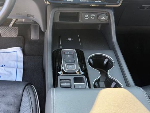 Used 2025 Honda Pilot Elite image 16