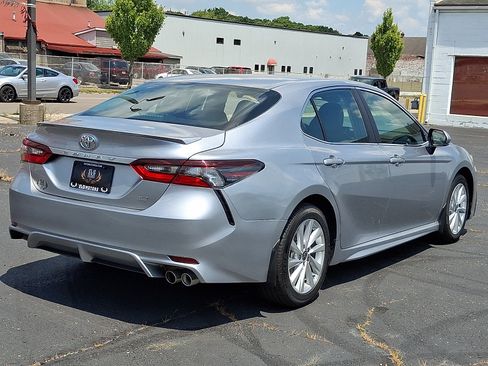 Used 2024 Toyota Camry SE FWD image 8
