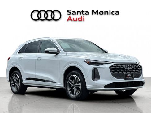 Used 2025 Audi Q5 Premium w/ Convenience Package AWD/4WD image 9