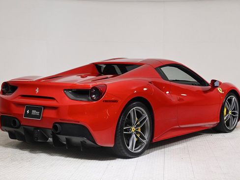 Used 2018 Ferrari 488 Spider image 9
